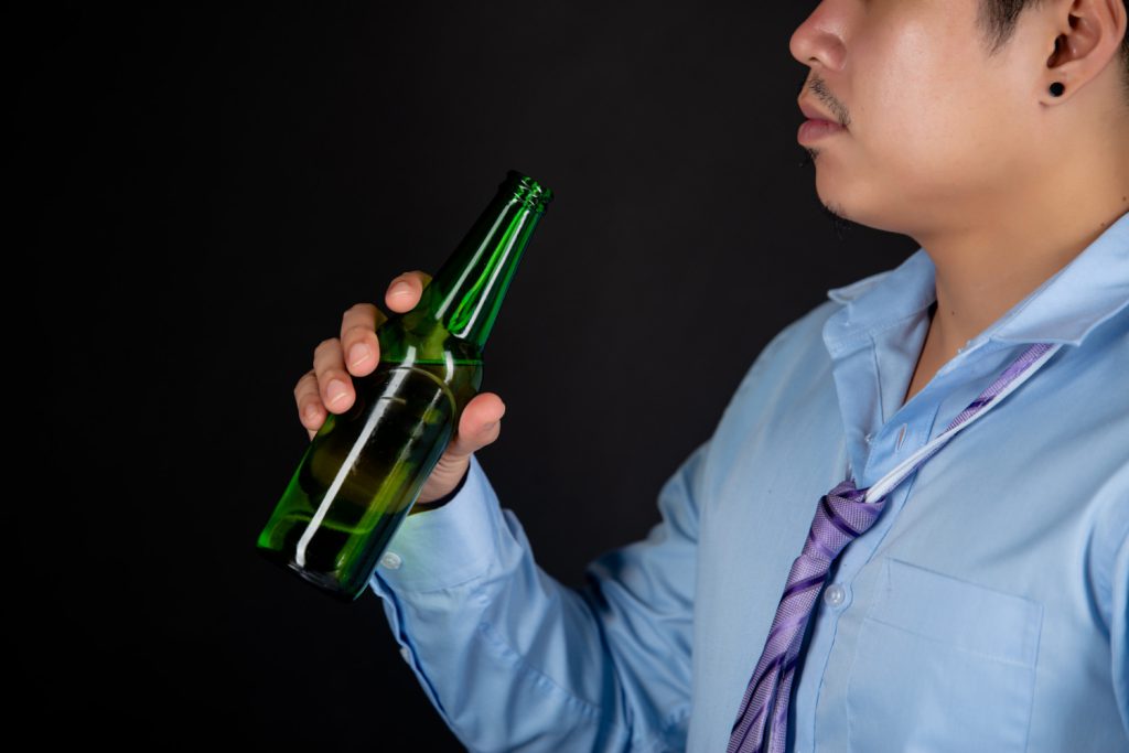 czym sie objawia alkoholizm